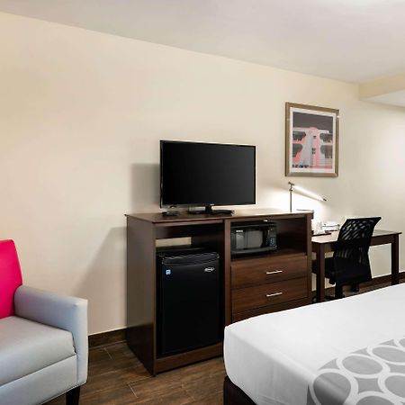 Downtown Hollywood Gardens Inn & Suites Esterno foto