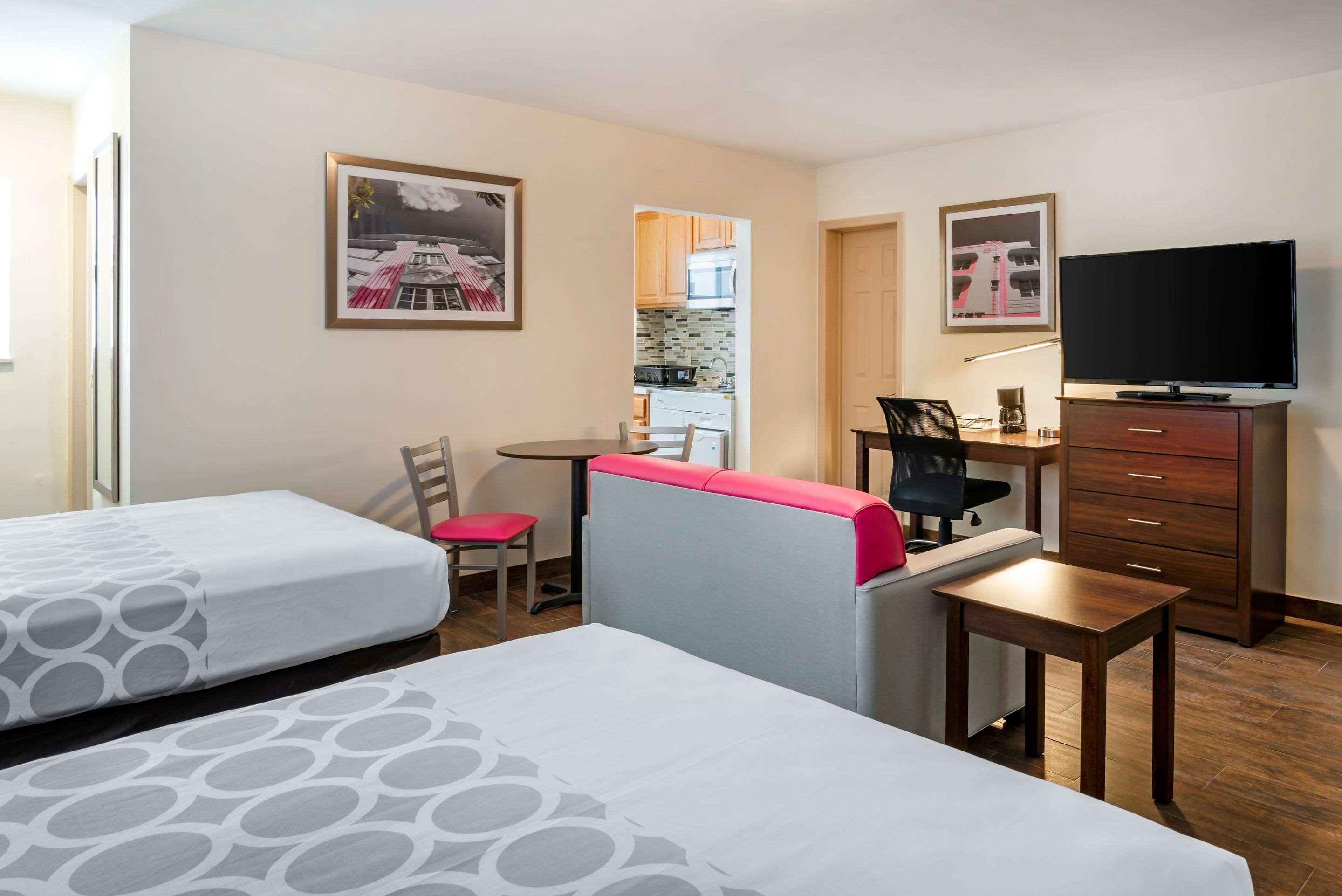 Downtown Hollywood Gardens Inn & Suites Esterno foto