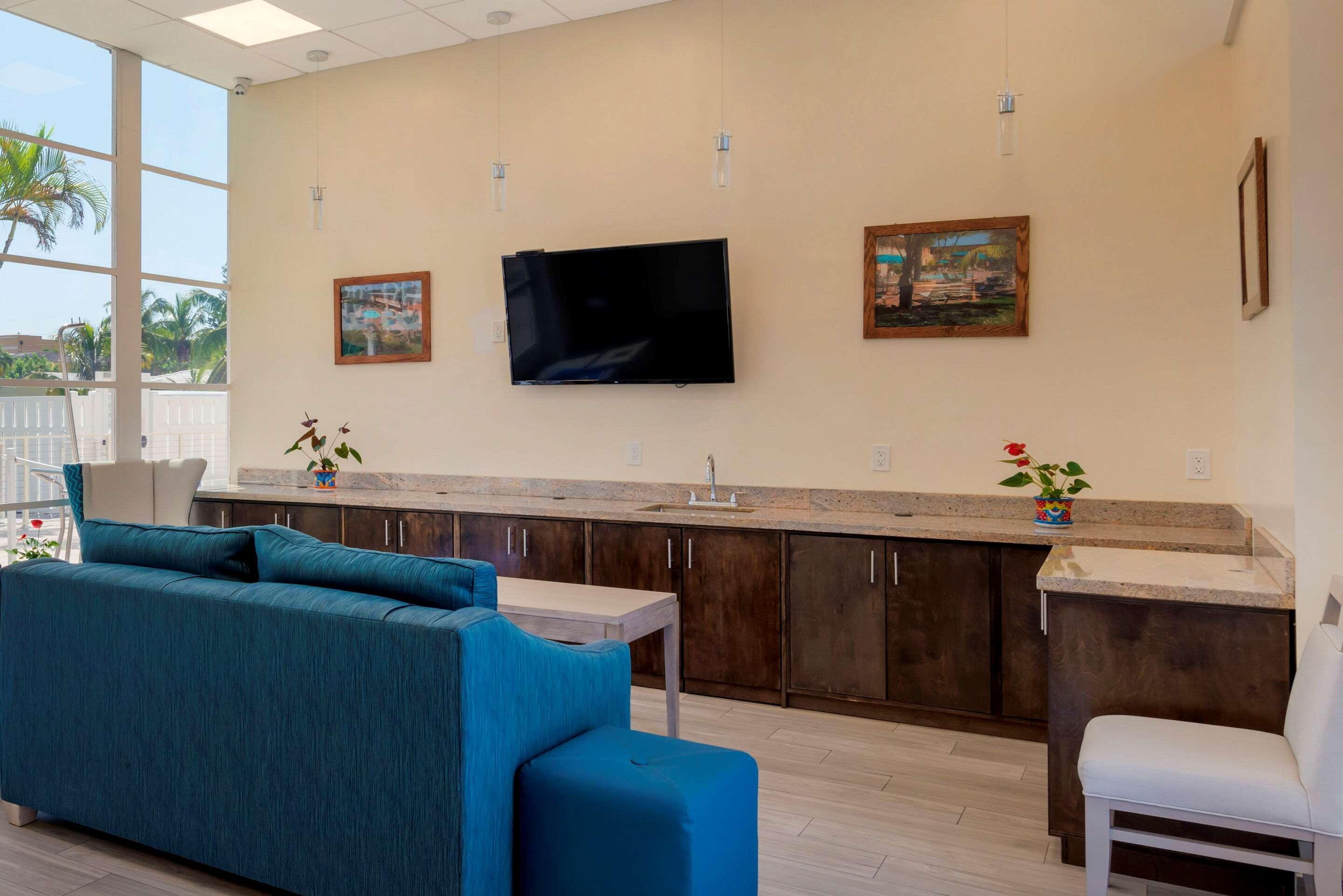 Downtown Hollywood Gardens Inn & Suites Esterno foto