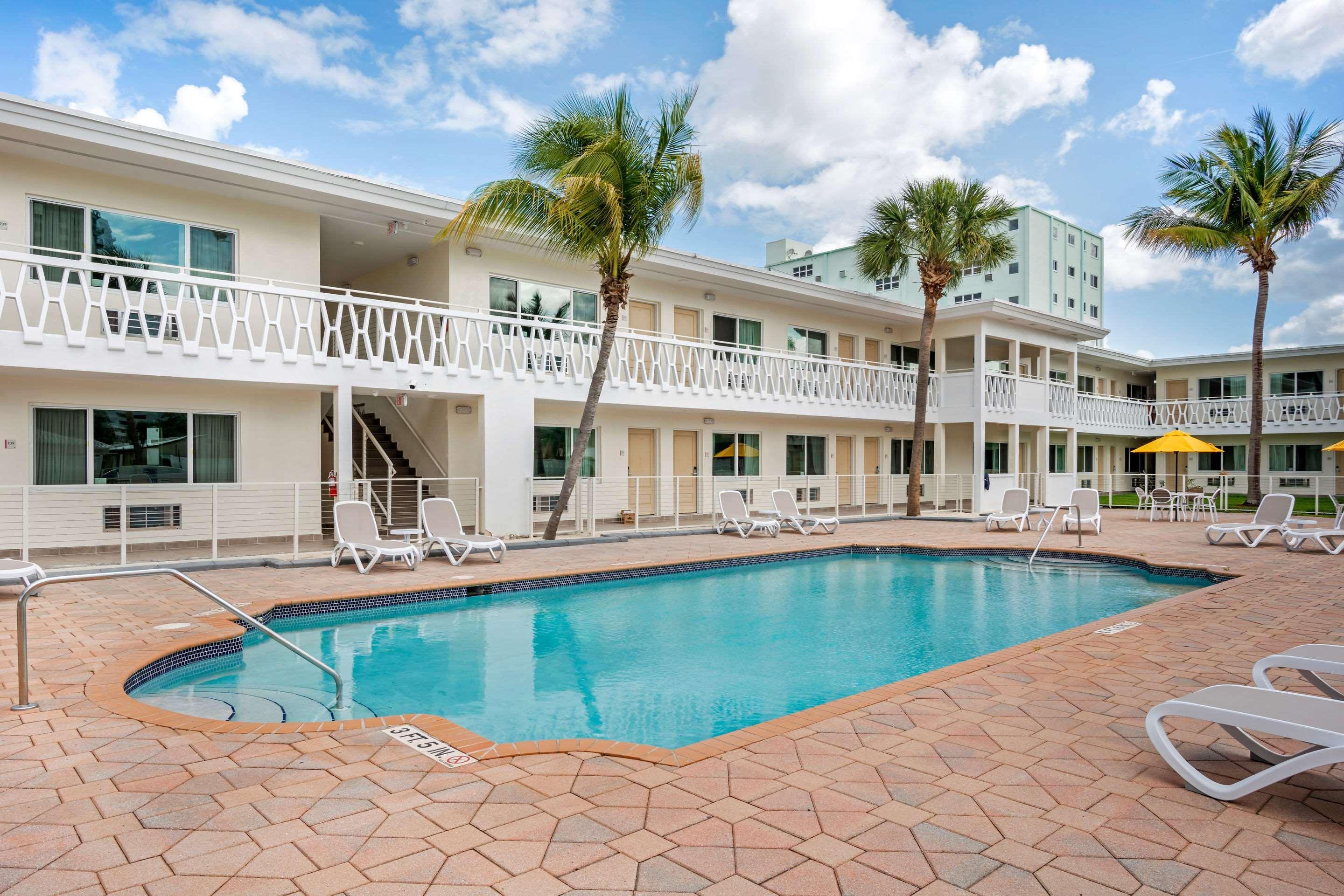 Downtown Hollywood Gardens Inn & Suites Esterno foto