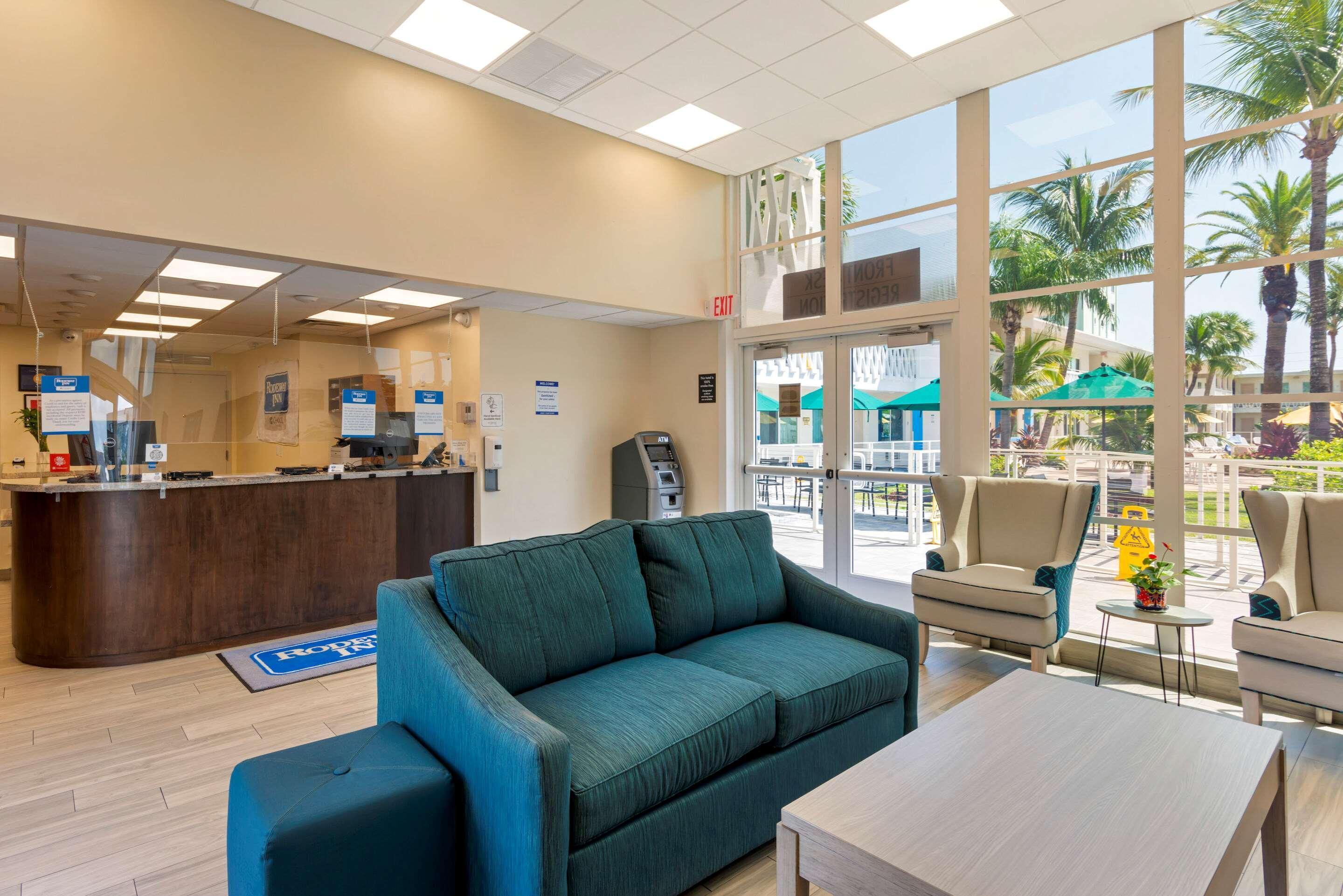 Downtown Hollywood Gardens Inn & Suites Esterno foto