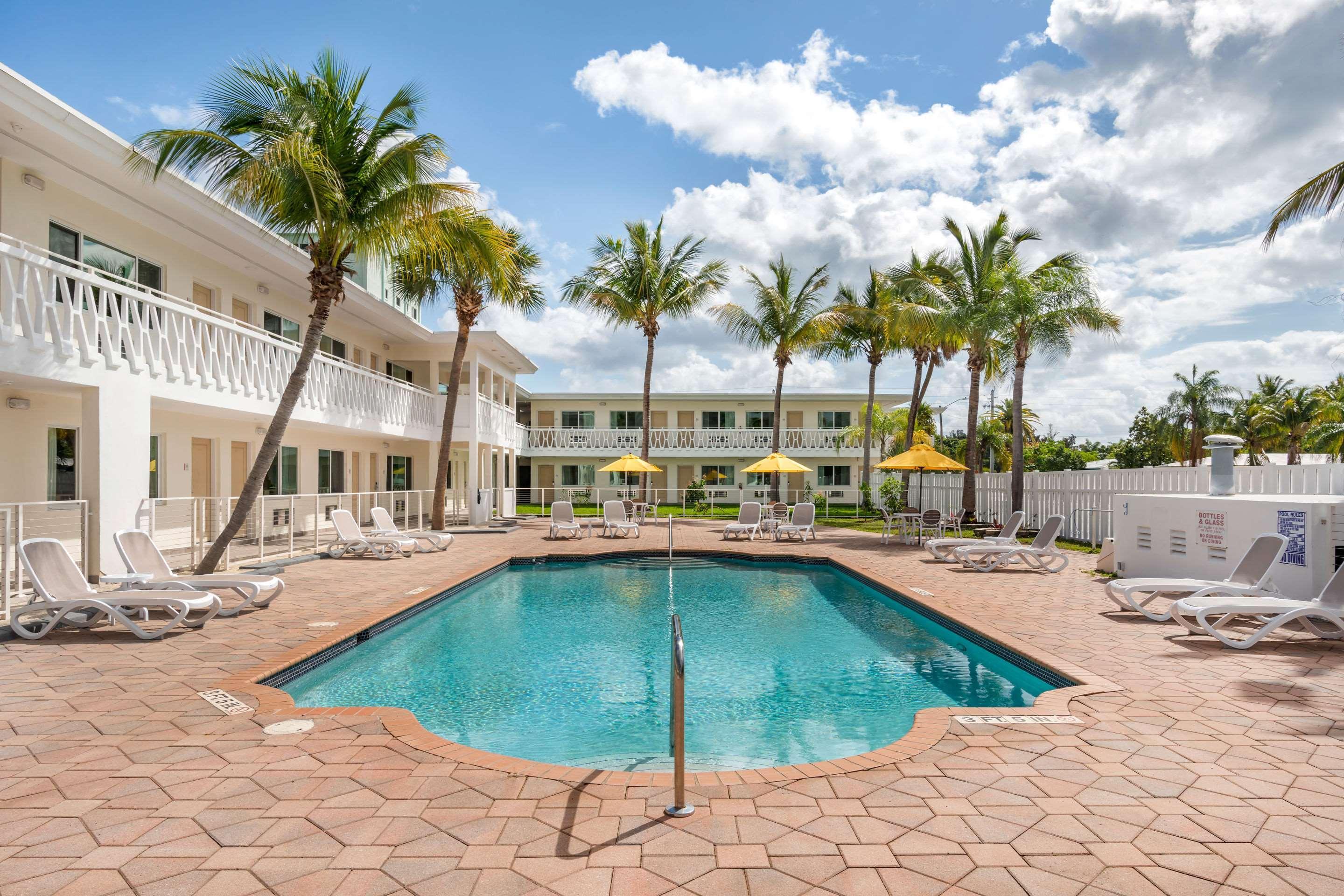 Downtown Hollywood Gardens Inn & Suites Esterno foto