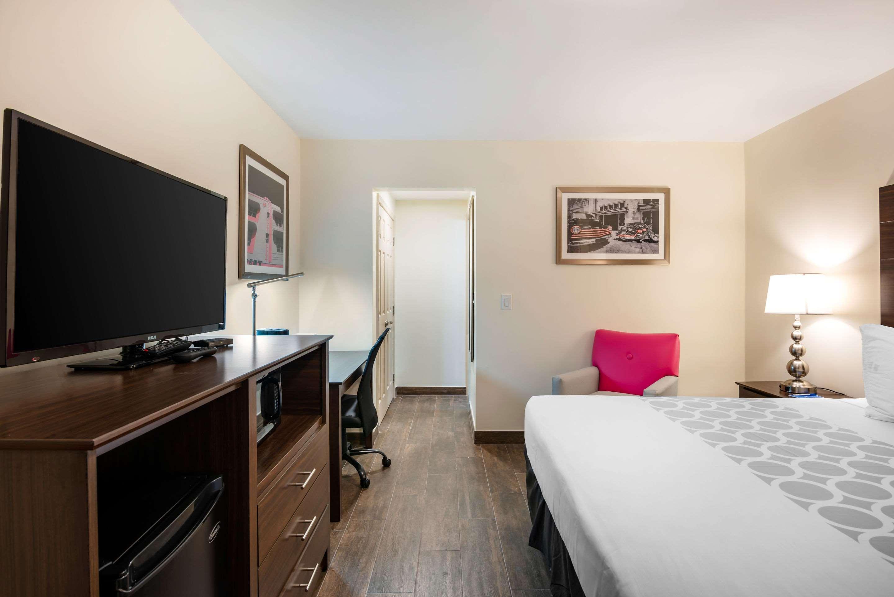 Downtown Hollywood Gardens Inn & Suites Esterno foto