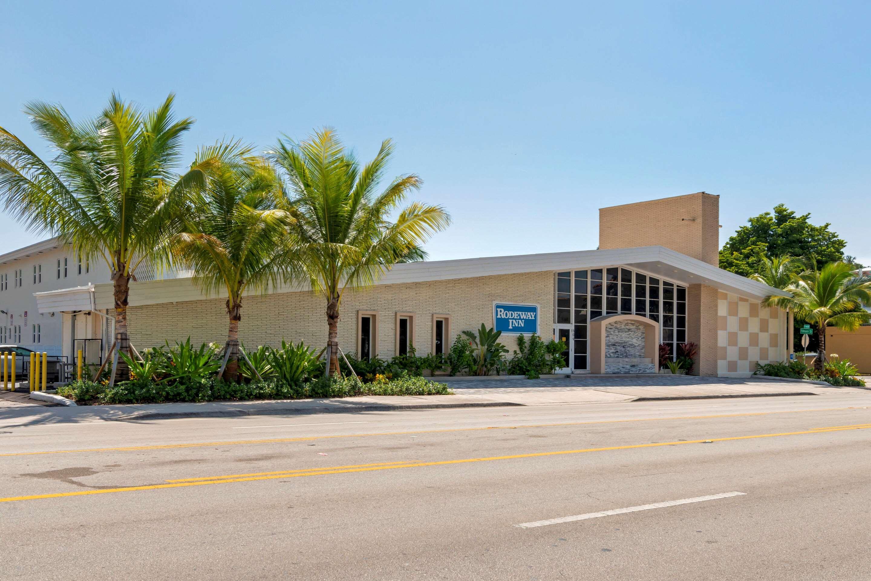 Downtown Hollywood Gardens Inn & Suites Esterno foto