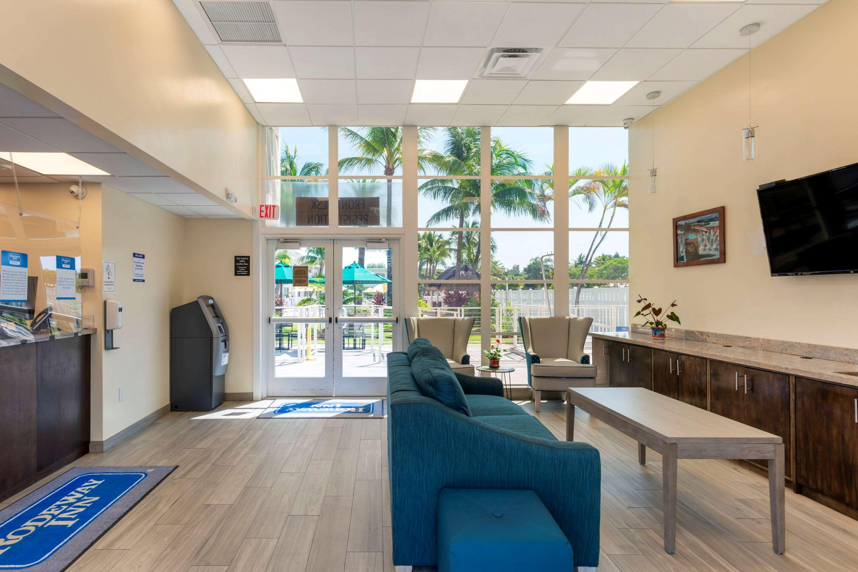 Downtown Hollywood Gardens Inn & Suites Esterno foto