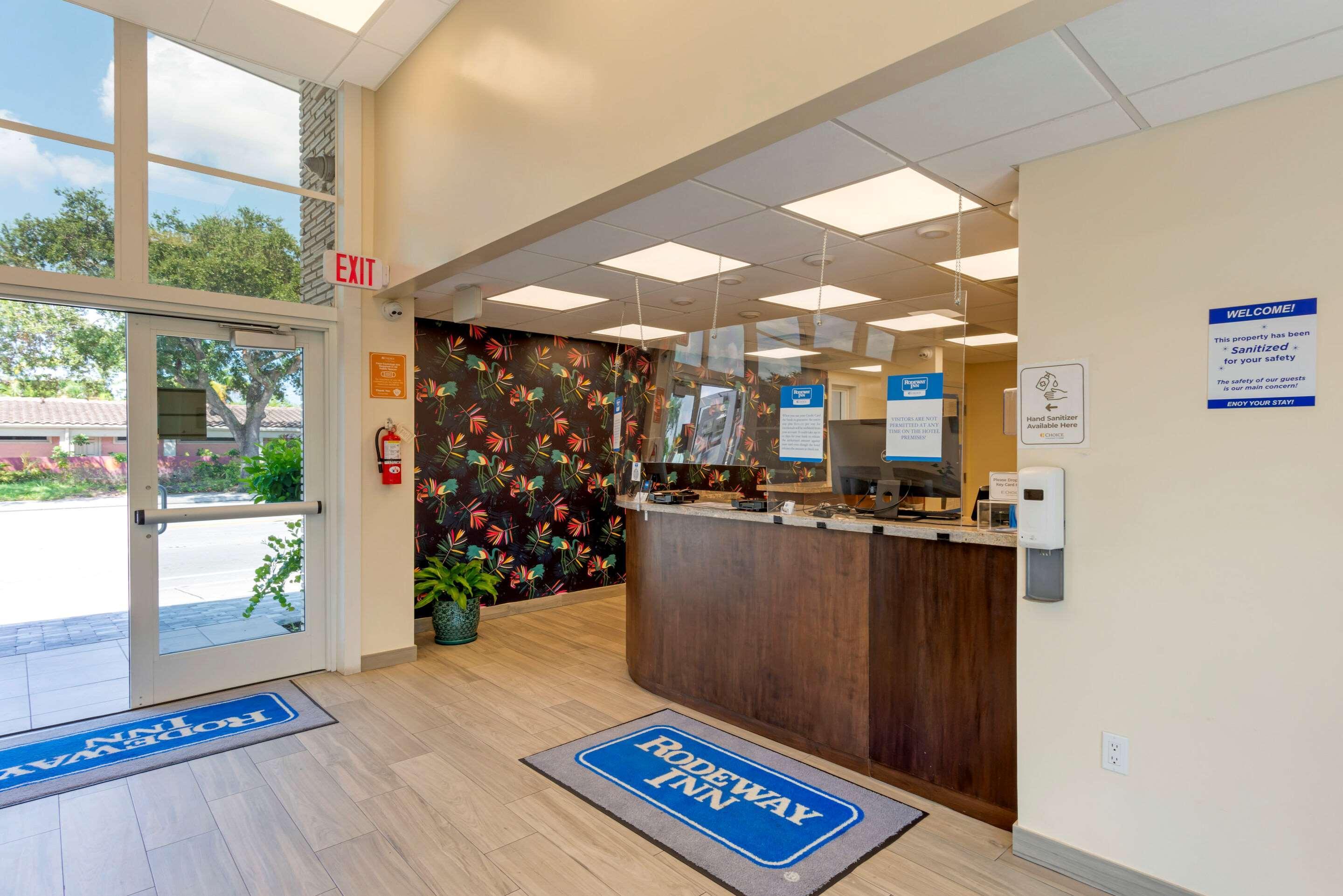 Downtown Hollywood Gardens Inn & Suites Esterno foto