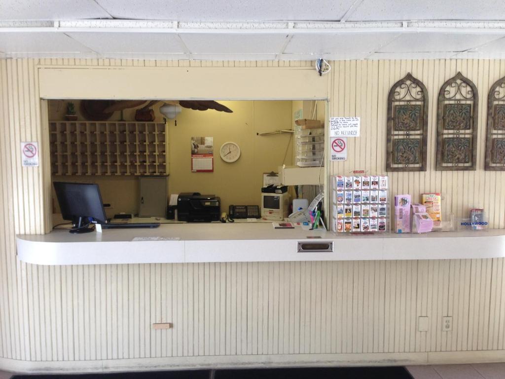 Downtown Hollywood Gardens Inn & Suites Esterno foto