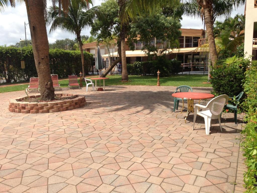 Downtown Hollywood Gardens Inn & Suites Esterno foto