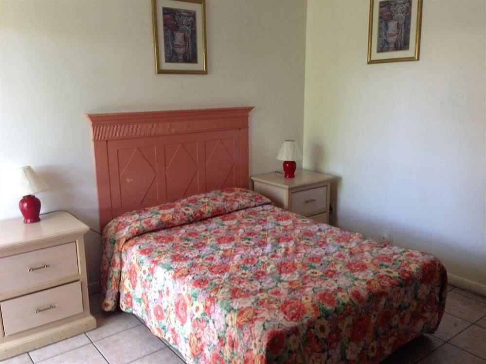Downtown Hollywood Gardens Inn & Suites Esterno foto